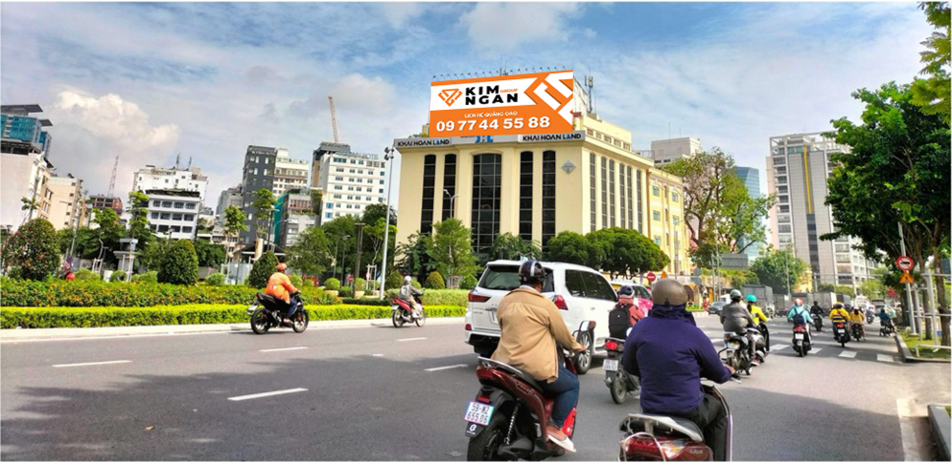 01 CÔNG TRƯỜNG MÊ LINH (MẶT CHÍNH)