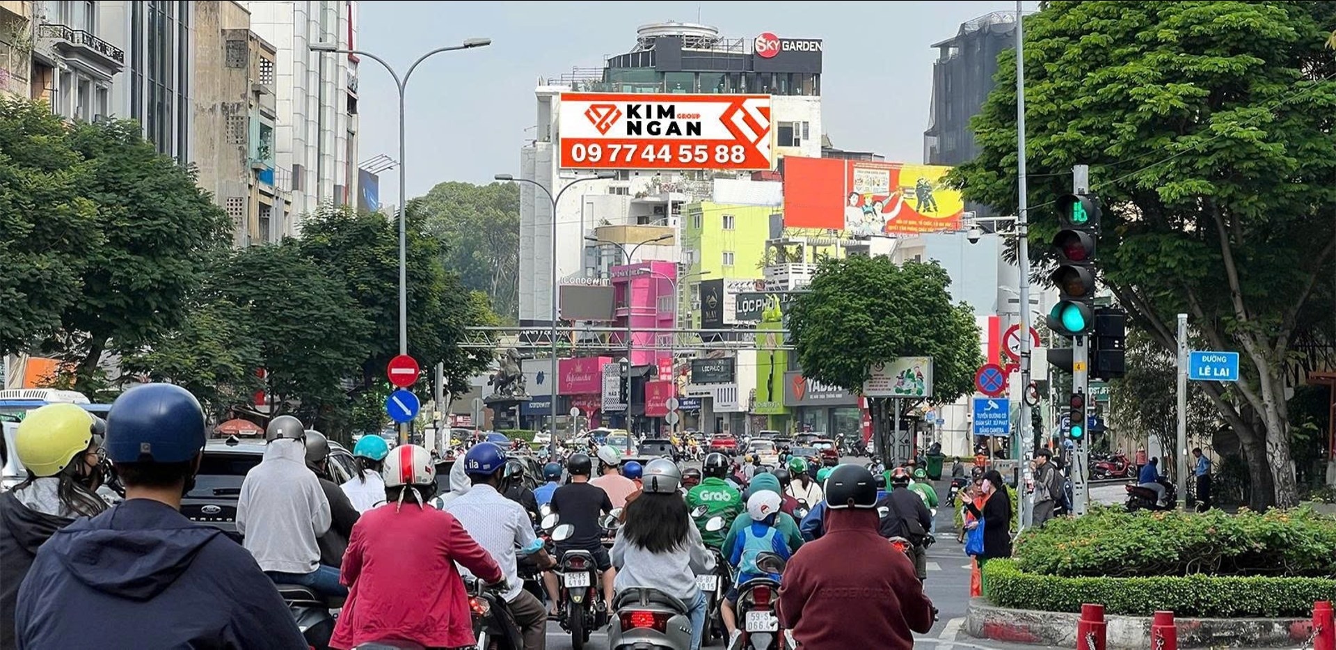 12D CÁCH MẠNG THÁNG 8 (HƯỚNG TỪ NGÃ SÁU PHÙ ĐỔNG ĐI VÒNG XOAY DÂN CHỦ)
