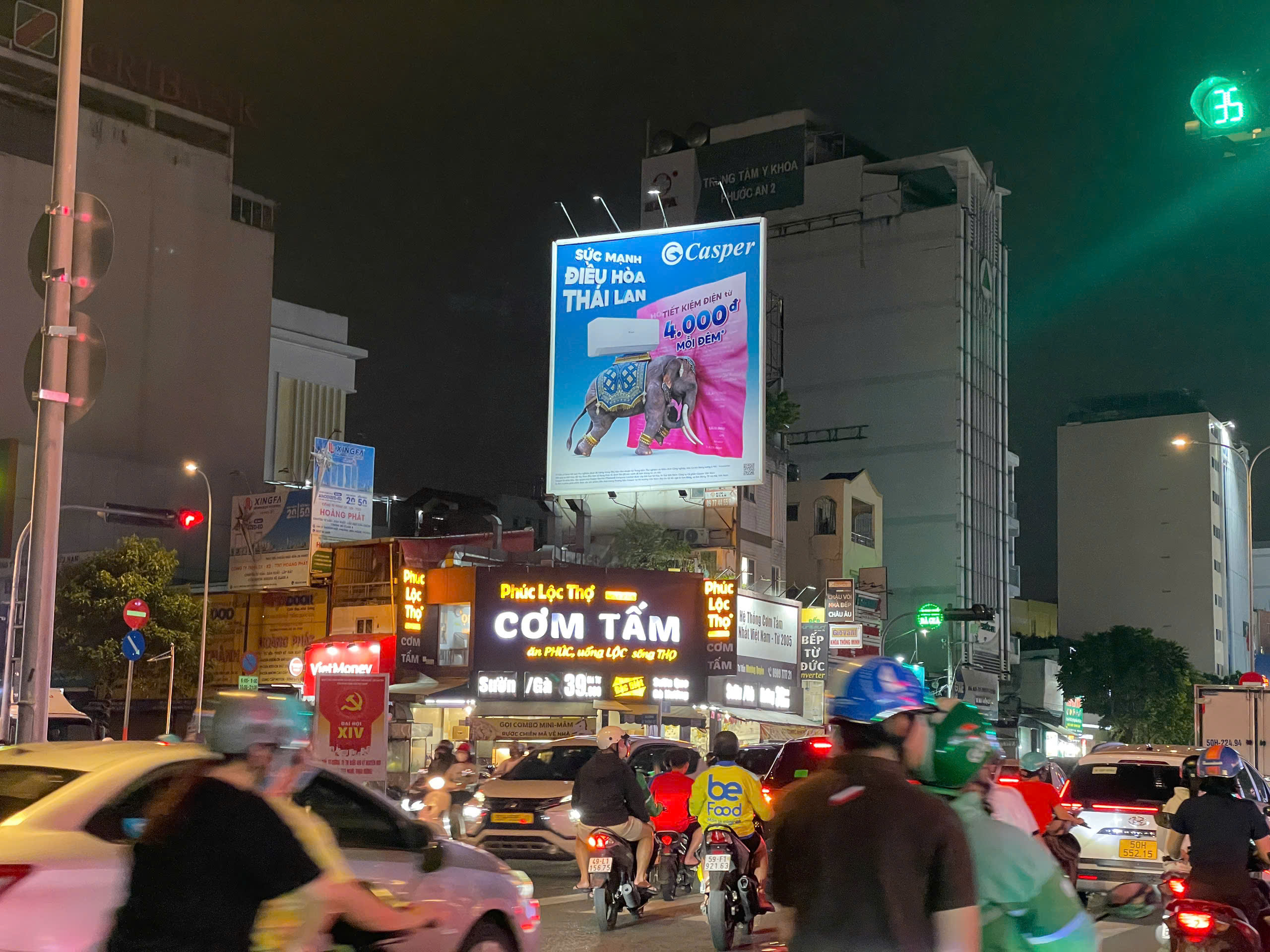 696 BA THÁNG HAI