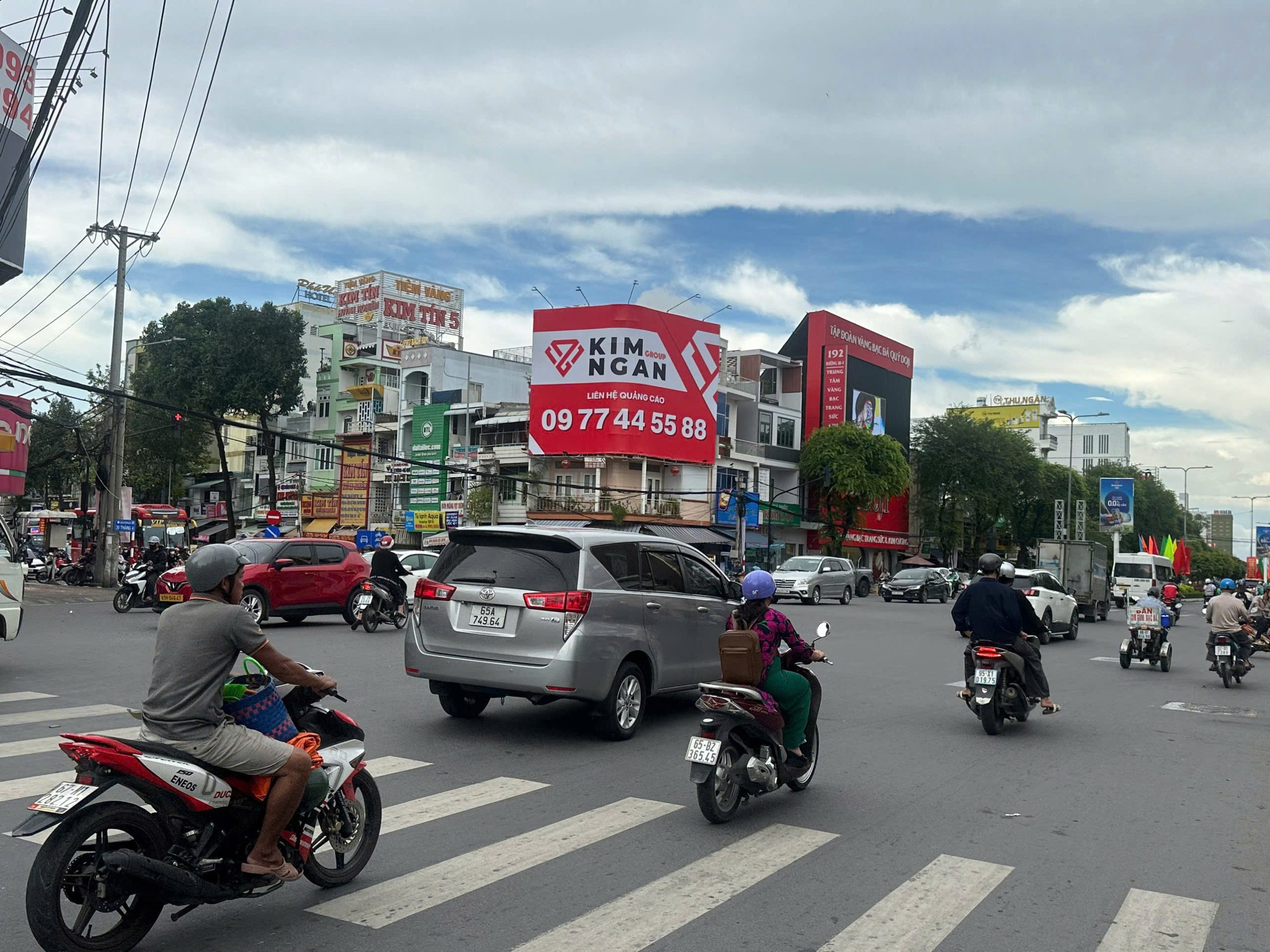 196 ĐƯỜNG 30/4 VÀ MẬU THÂN