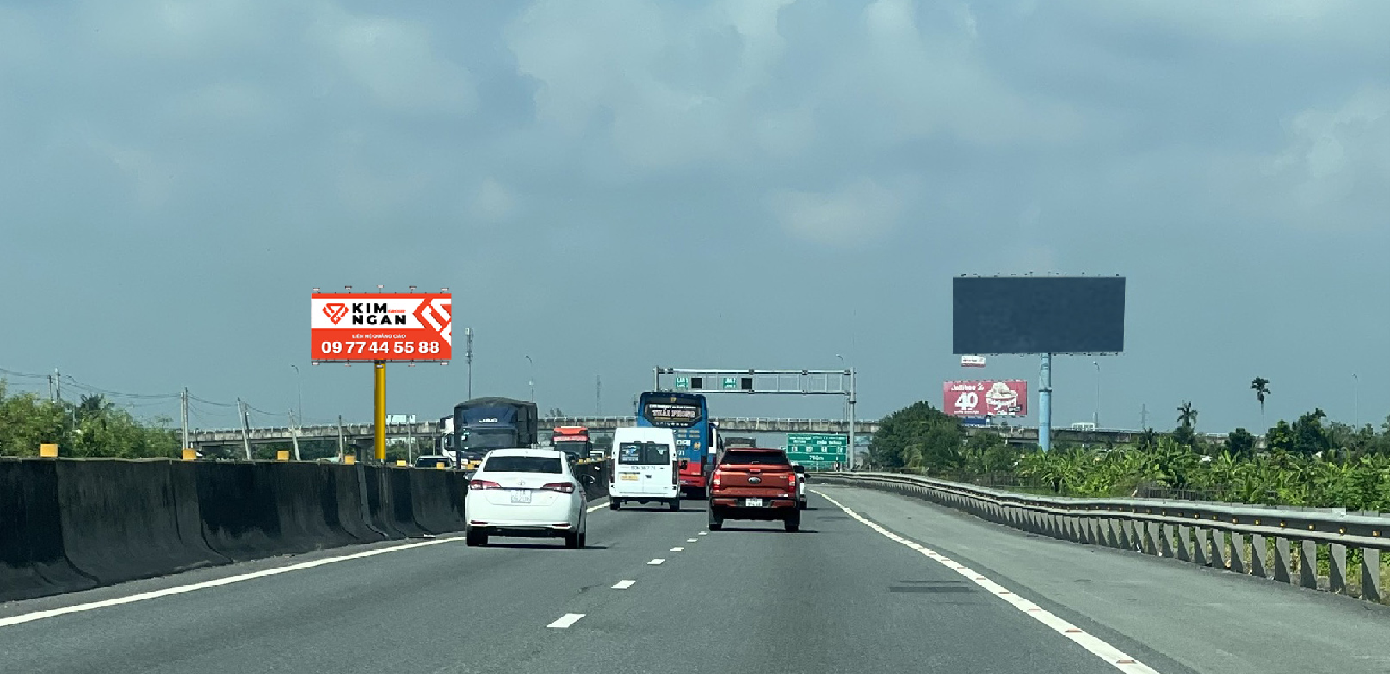 TRỤ KM 27+300 XÃ THỦ THỪA
