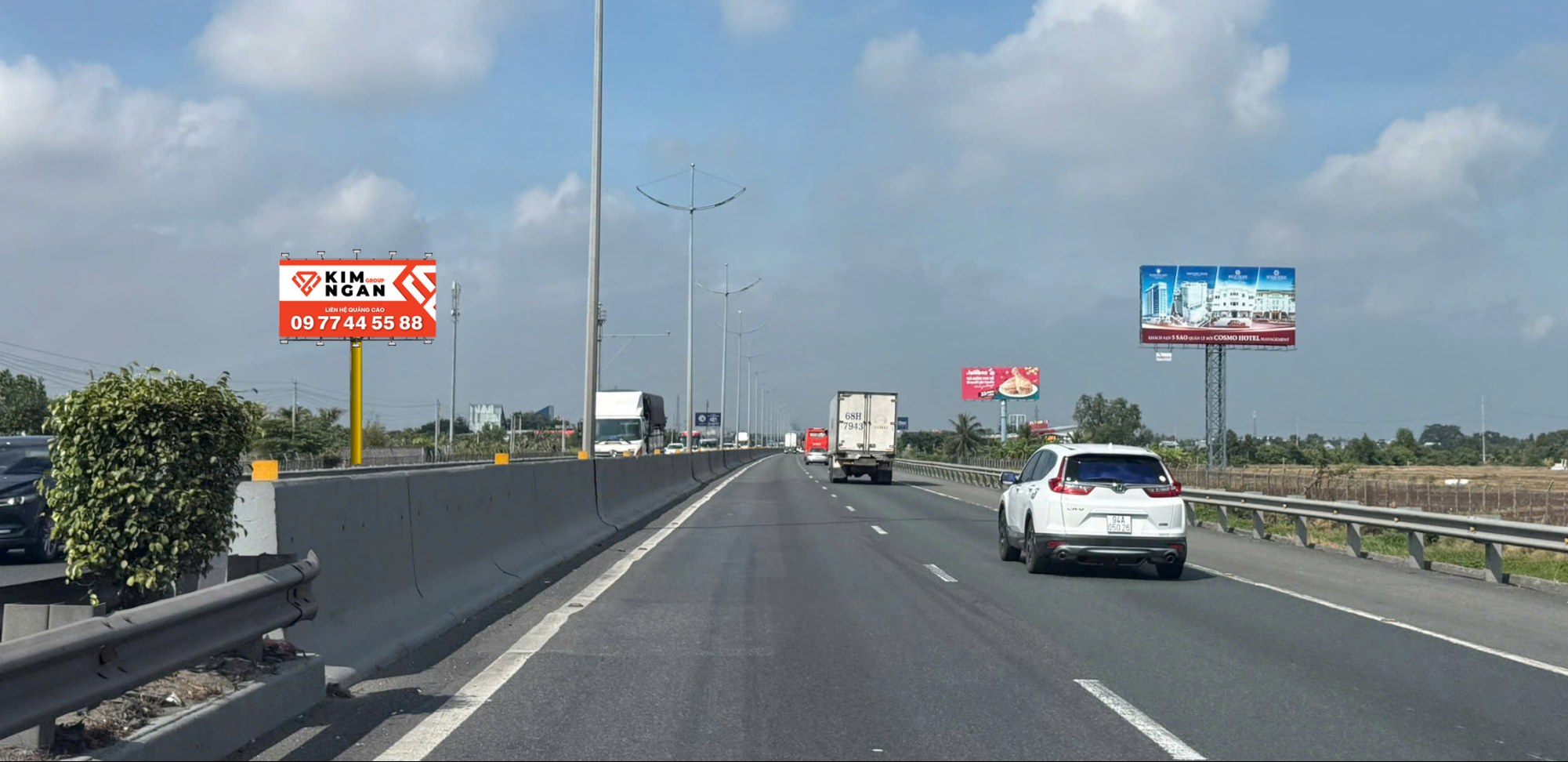TRỤ KM 27+700 XÃ THỦ THỪA