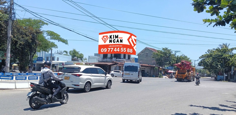 NGÃ TƯ THƯỜNG TÍN AN DƯƠNG VƯƠNG