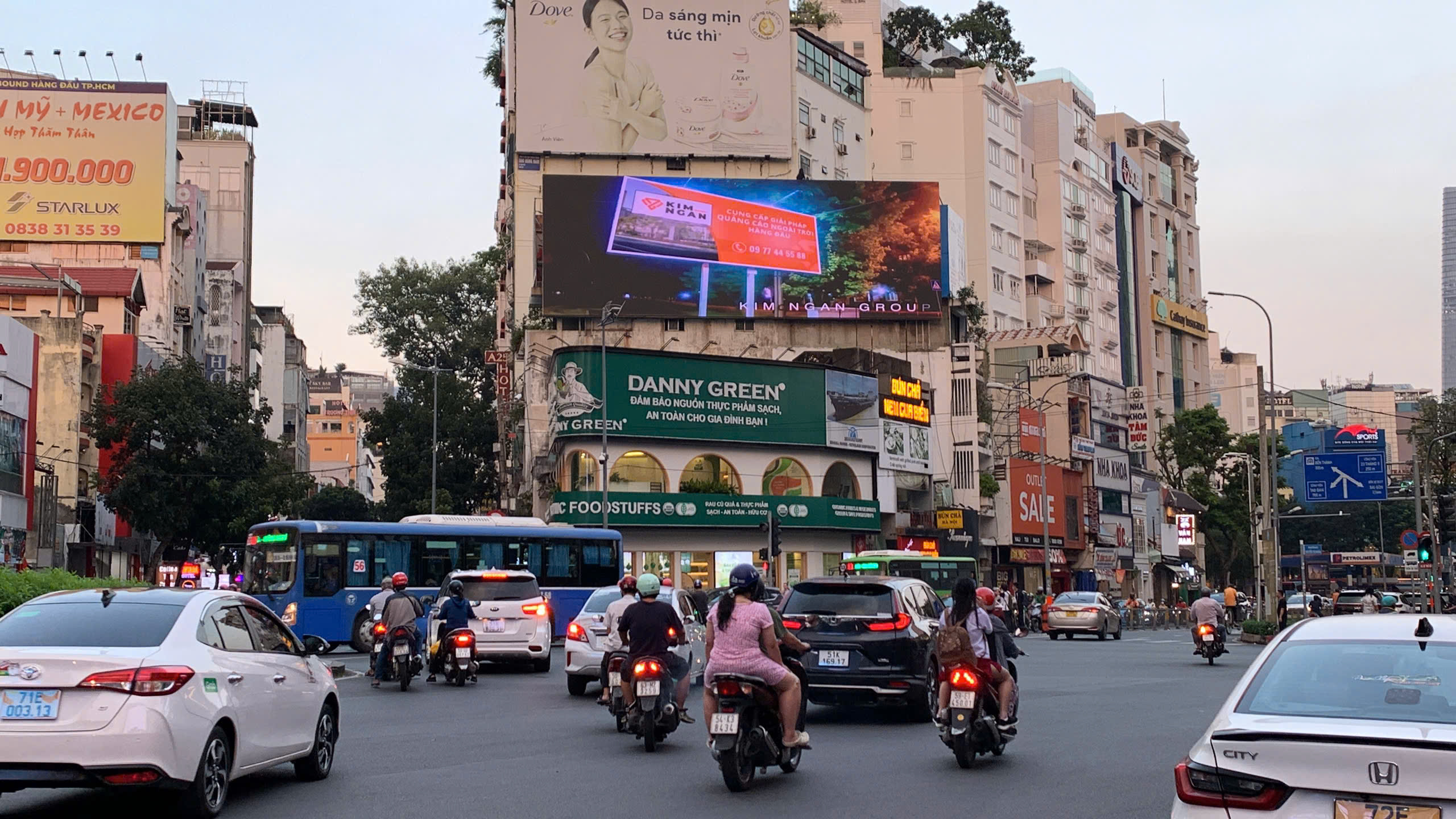 VÒNG XOAY PHÙ ĐỔNG 319 LÝ TỰ TRỌNG PHƯỜNG BẾN THÀNH (QUẬN 1, TPHCM)