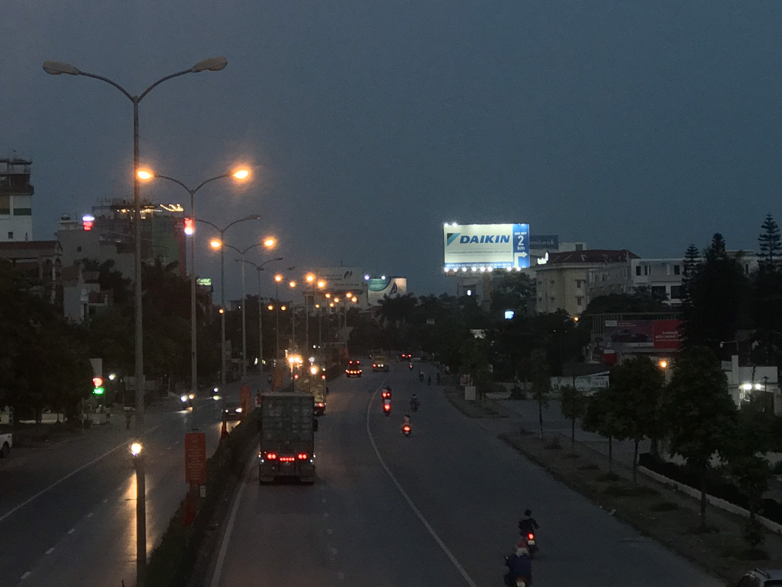 KM22+600 QL5A (NGÃ 4 PHỐ NỐI)