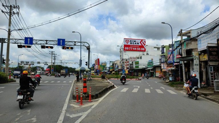 CHỢ CẦU XÁNG (TRẦN VĂN GIÀU)