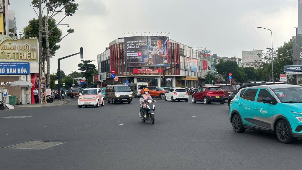 02 PHAN VĂN TRỊ
