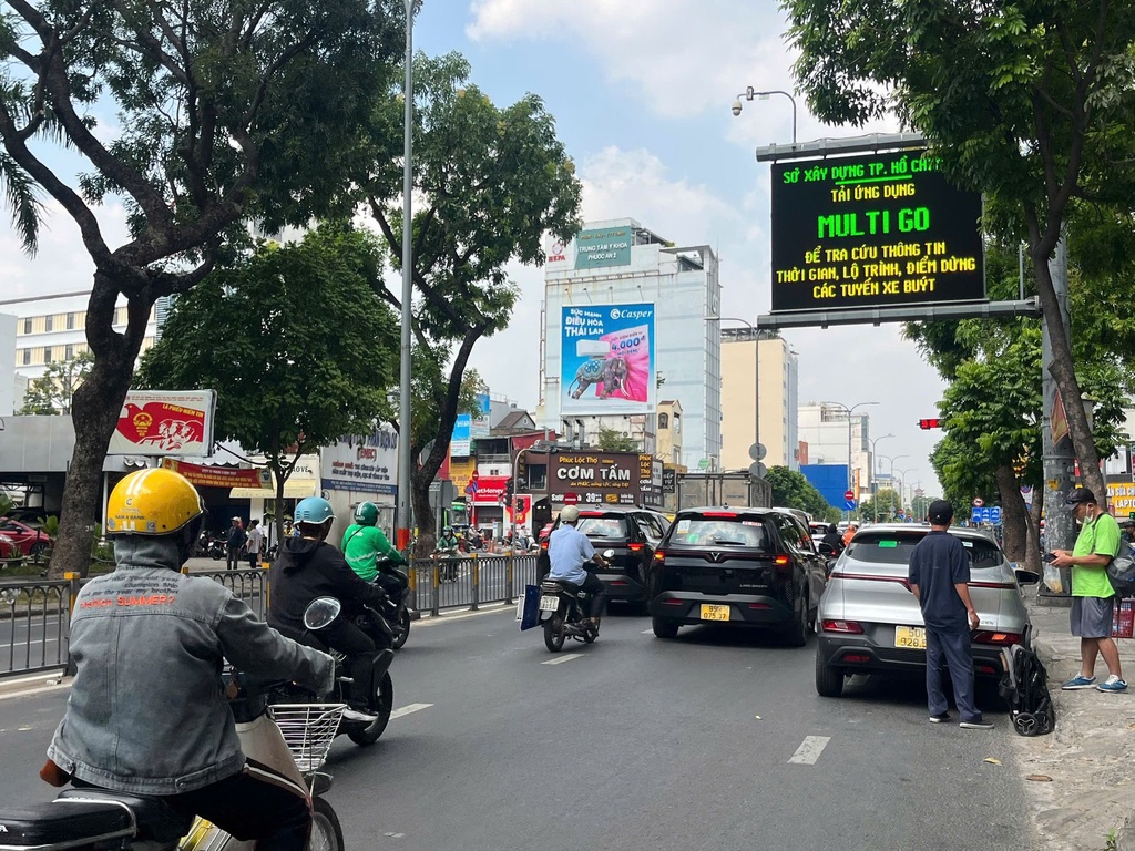 696 BA THÁNG HAI