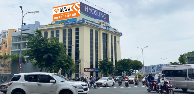 01 CÔNG TRƯỜNG MÊ LINH (MẶT BÊN)